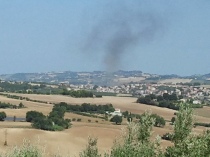 Il fumo nero visibile anche in Osimo